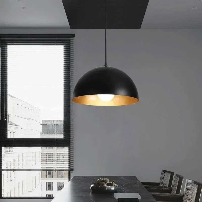 Restauracja w stylu industrial – Hanging Moon Lamp recenzja i cena